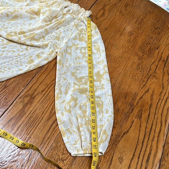 Bucket List gold and cream chiffon blouse. Animal print, sheer, size Large. - Picture 10 of 14